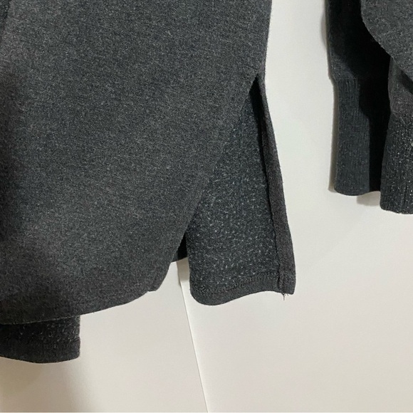 LL bean women gray crewneck long sleeves  plain top - Picture 6 of 11